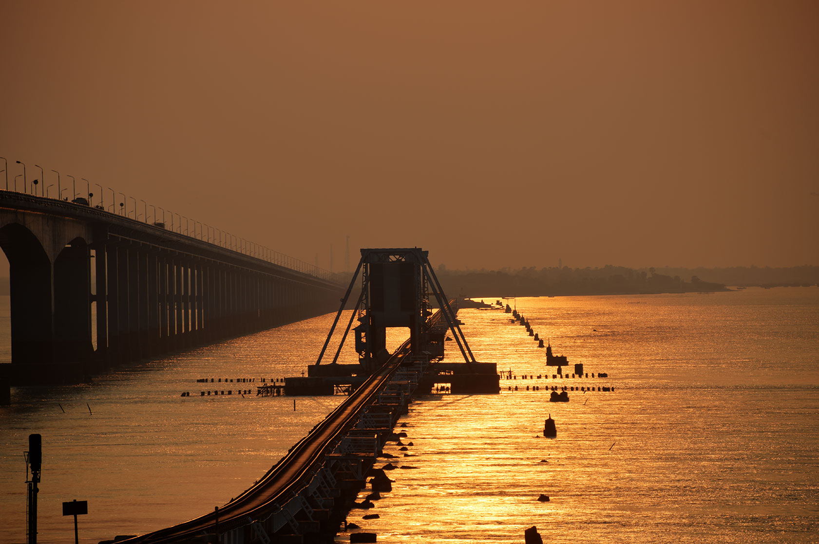 Адамов мост шри ланка. Мост Памбан Индия. Остров Памбан(Рамешварам). Рамешварам мост в Шри Ланка.
